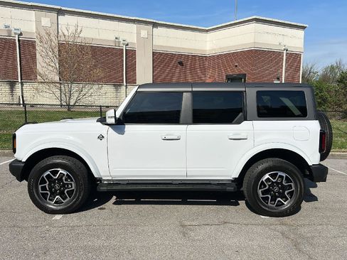 Used 2024 Ford Bronco Outer Banks image 2
