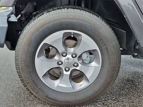 Used 2017 Jeep Wrangler Unlimited Sahara image 34