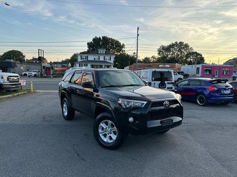 Used 2015 Toyota 4Runner SR5 AWD/4WD image 3