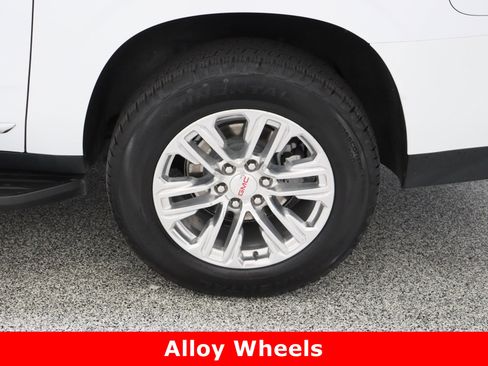 Used 2024 GMC Yukon XL SLT w/ SLT Premium Package image 10