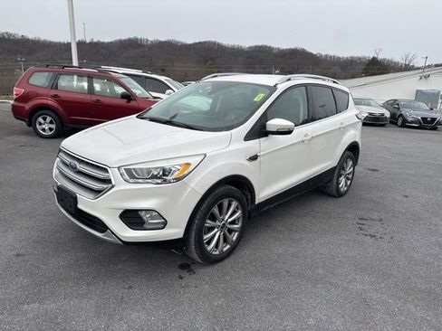 Used 2017 Ford Escape Titanium image 4