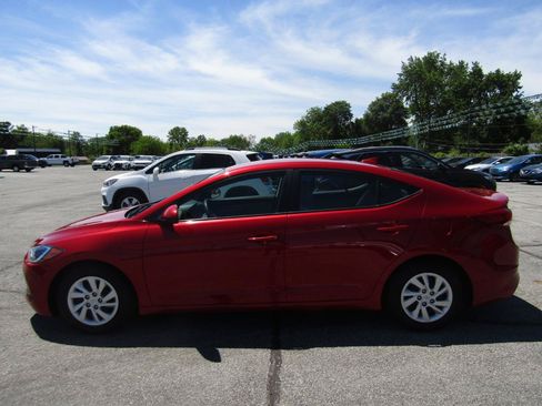 Used 2017 Hyundai Elantra SE FWD image 4