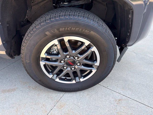 Used 2025 Toyota Tacoma TRD Sport AWD/4WD image 9