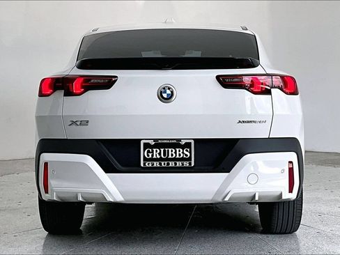 Used 2025 BMW X2 xDrive28i AWD/4WD image 4