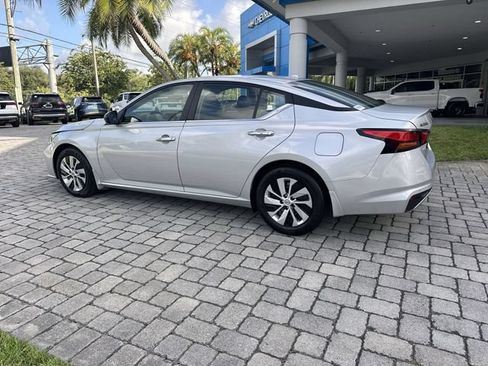 Used 2025 Nissan Altima 2.5 S FWD image 32