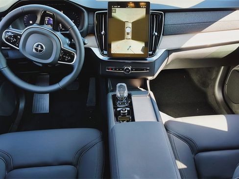 New 2026 Volvo XC90 B6 Plus w/ Protection Package Premier image 12