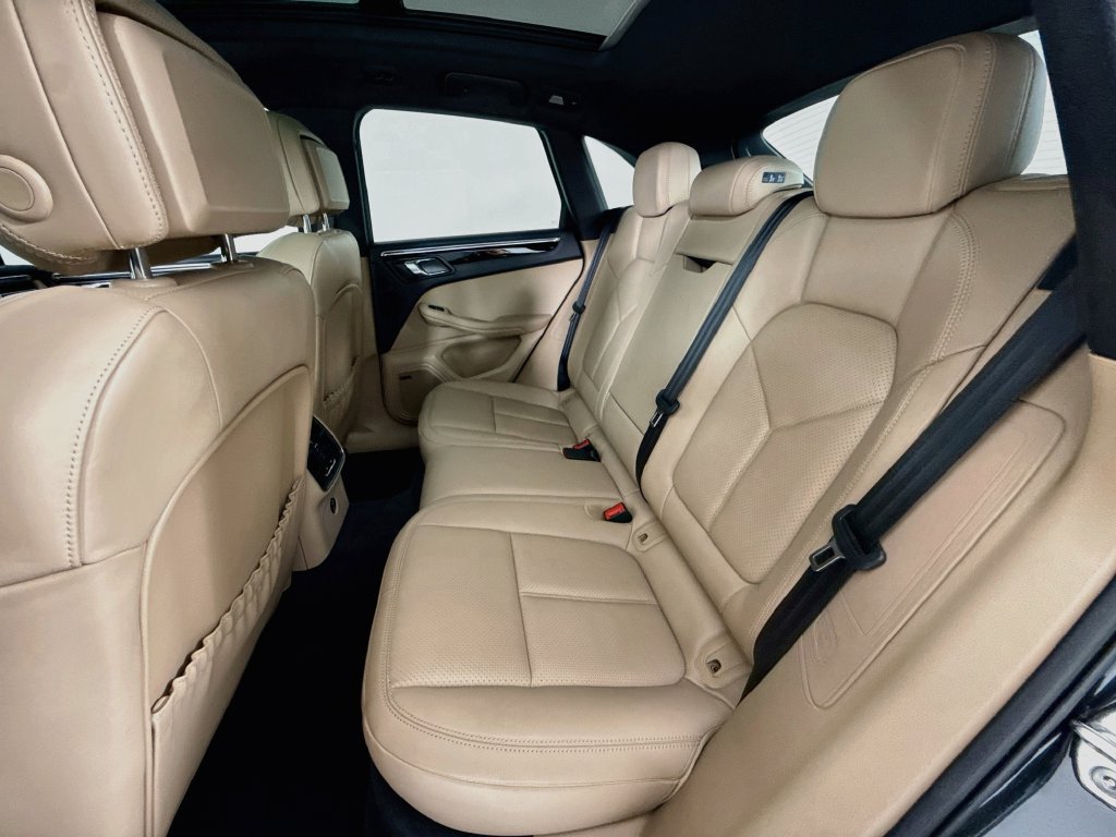 Certified 2026 Porsche Macan AWD/4WD image 24