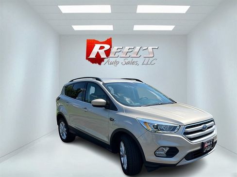 Used 2017 Ford Escape SE w/ SE Leather Comfort Package AWD/4WD image 3