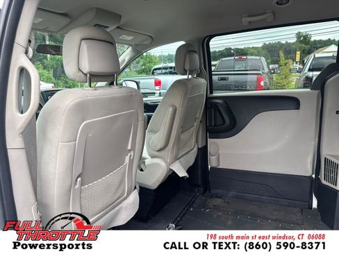 Used 2012 Dodge Grand Caravan SXT image 19