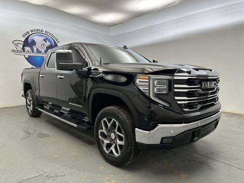 Used 2024 GMC Sierra 1500 SLT w/ SLT Premium Package AWD/4WD image 11