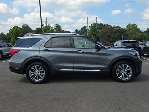 Used 2021 Ford Explorer Limited w/ Equipment Group 301A AWD/4WD image 6