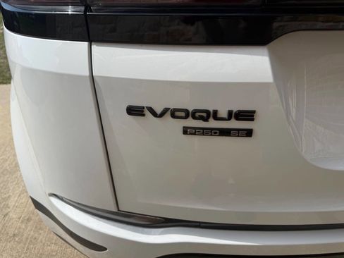 Used 2020 Land Rover Range Rover Evoque SE image 6