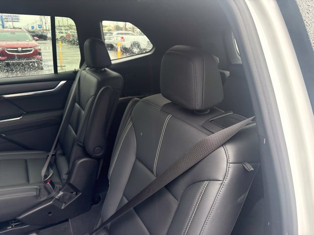 Used 2026 GMC Acadia Elevation w/ Elevation Premium Package FWD image 9