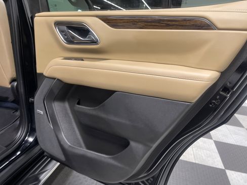 Used 2021 Chevrolet Tahoe Premier w/ Premium Package image 19