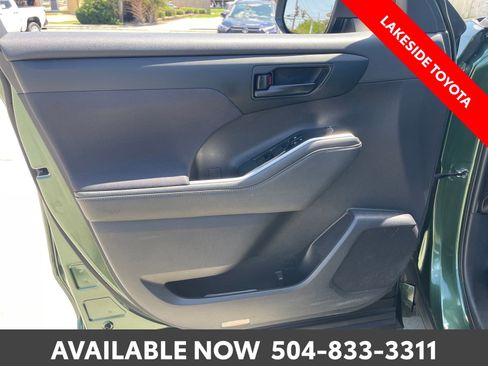 Used 2023 Toyota Highlander L FWD image 23