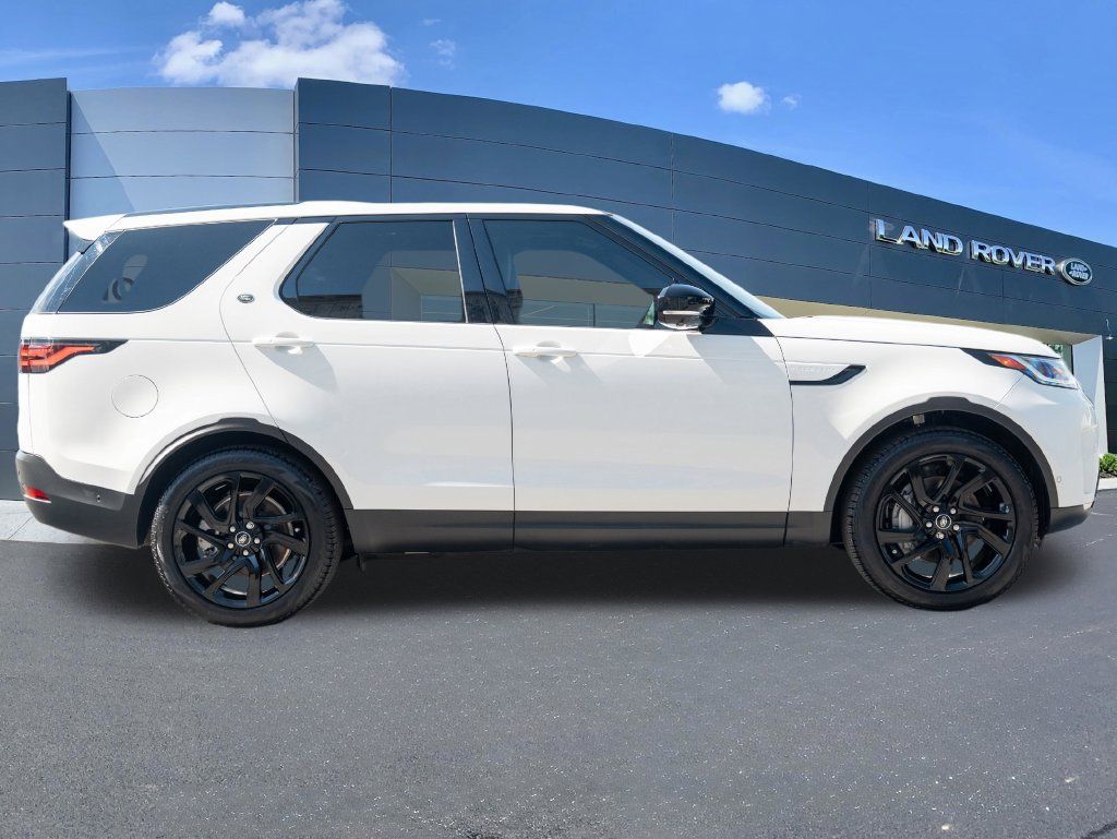 Used 2025 Land Rover Discovery S AWD/4WD image 8