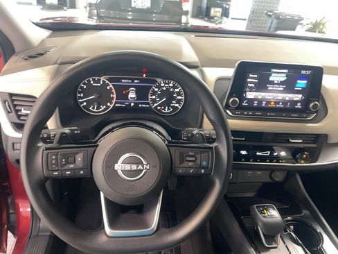 Used 2023 Nissan Rogue SV image 10