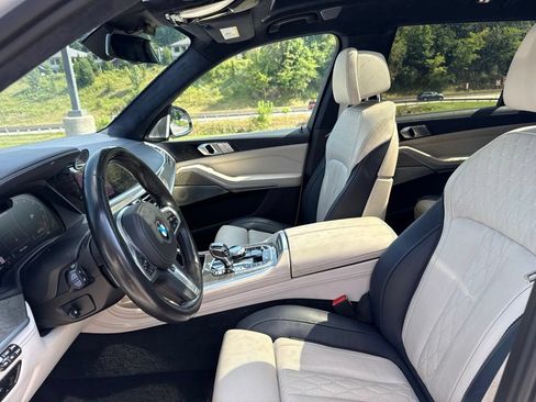 Used 2020 BMW X7 M50i w/ Dynamic Handling Package AWD/4WD image 9