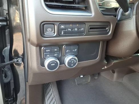 Used 2022 GMC Yukon XL SLE w/ Gmc Pro Safety Plus Package AWD/4WD image 30