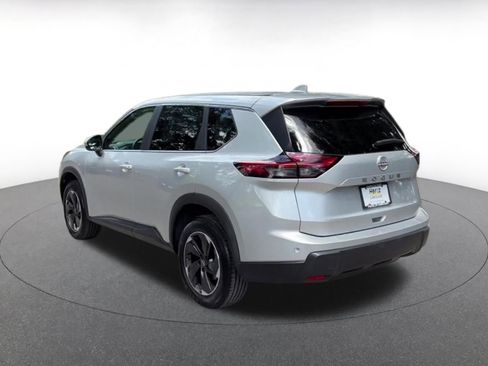 Used 2025 Nissan Rogue SV FWD image 12