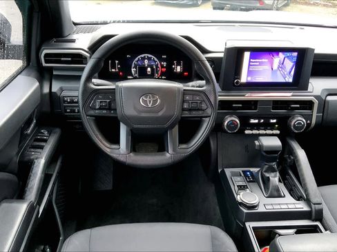 Used 2025 Toyota Tacoma SR image 5