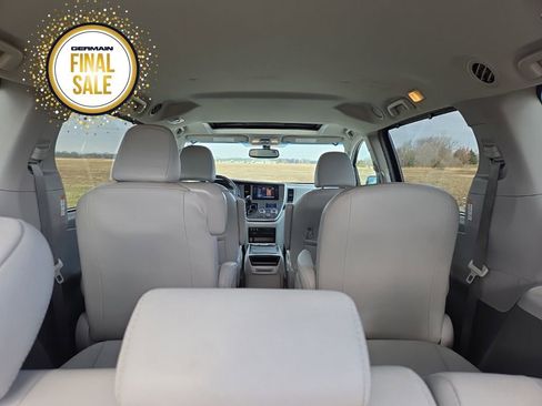 Used 2017 Toyota Sienna XLE image 22