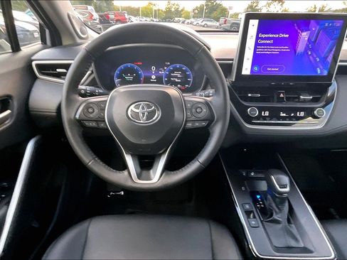 Used 2026 Toyota Corolla Cross XLE w/ Convenience Package AWD/4WD image 5