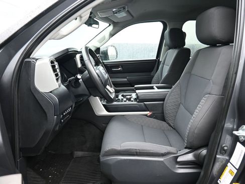 Used 2022 Toyota Tundra SR5 w/ SR5 Convenience Package image 11