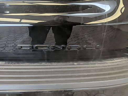 Used 2023 GMC Yukon Denali Ultimate image 8