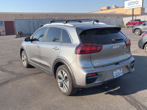 Used 2022 Kia Niro EX w/ Cold Weather Package FWD image 5