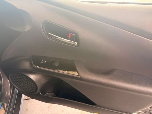 Used 2022 Toyota Prius XLE FWD image 28