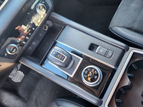 Used 2024 Mitsubishi Outlander SE image 15