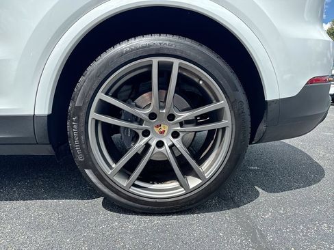 Used 2022 Porsche Cayenne Platinum Edition AWD/4WD image 28