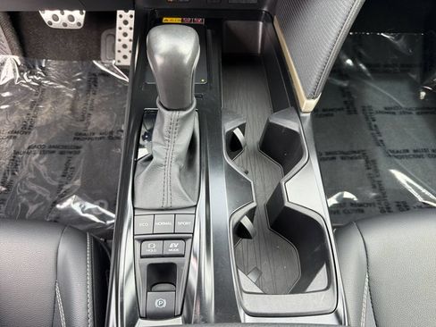 Used 2025 Toyota Camry SE FWD image 19