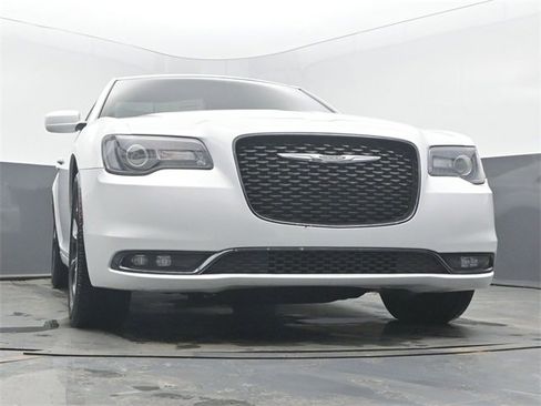 Used 2019 Chrysler 300 S image 53