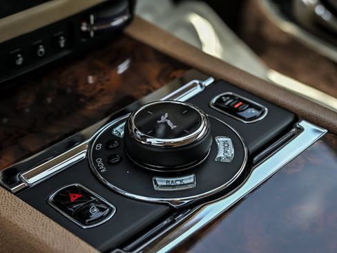 Used 2016 Rolls-Royce Wraith RWD image 40