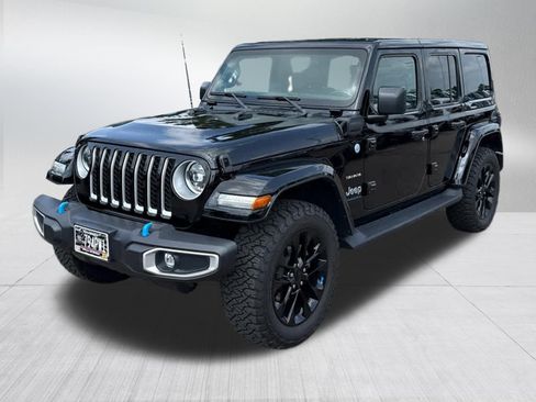Used 2023 Jeep Wrangler Unlimited Sahara w/ Cold Weather Group AWD/4WD image 3