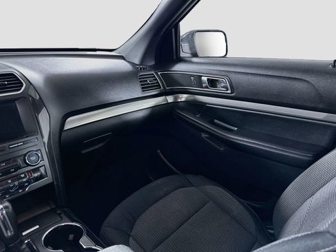 Used 2018 Ford Explorer XLT w/ Equipment Group 201A AWD/4WD image 22