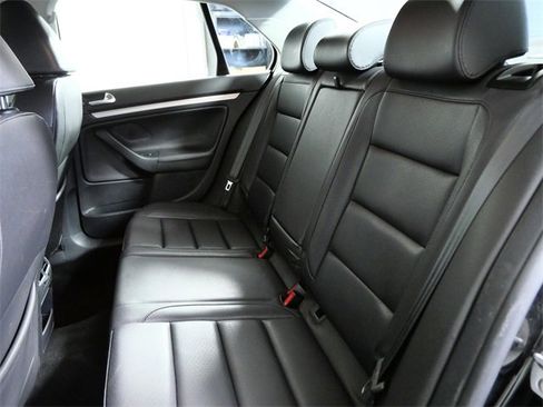 Used 2010 Volkswagen Jetta Limited Edition image 13