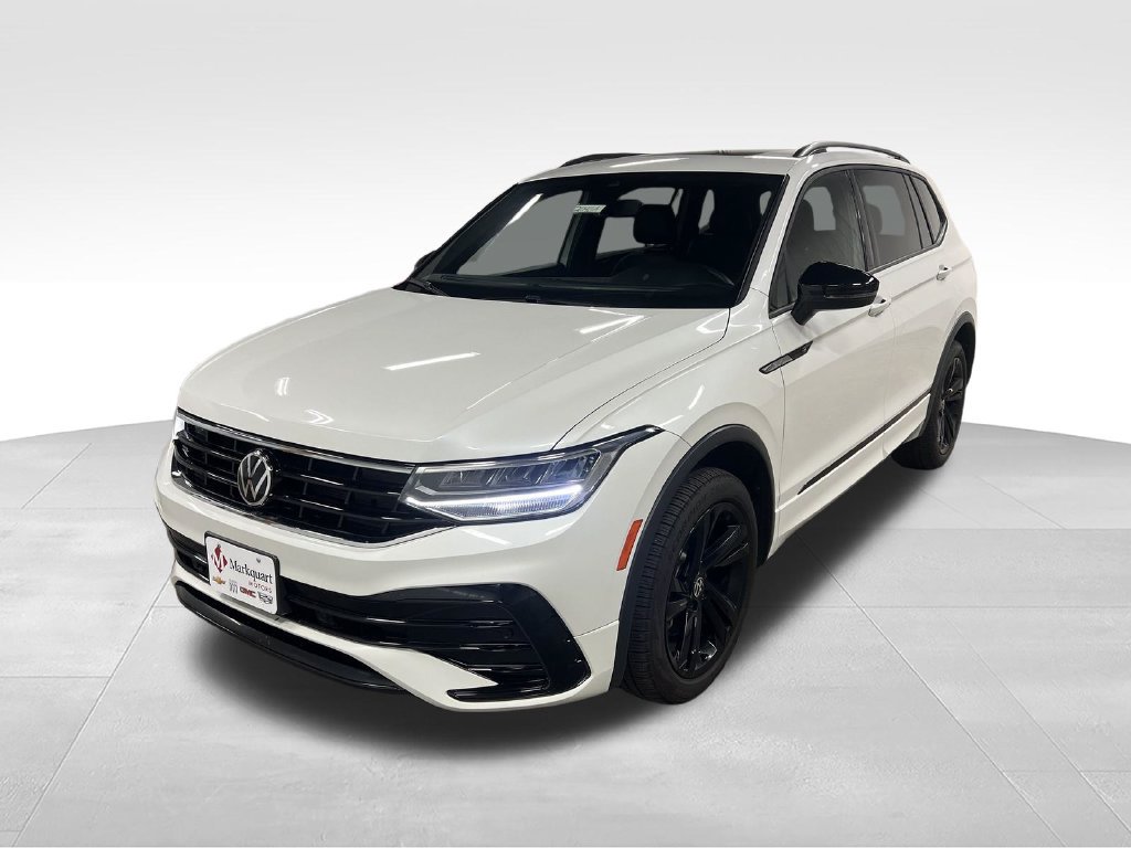 Used 2024 Volkswagen Tiguan SE R-Line AWD/4WD image 4