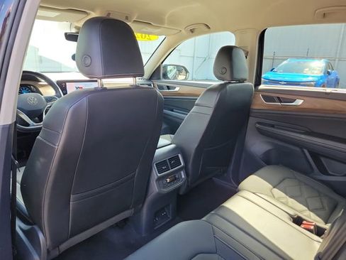 Used 2024 Volkswagen Atlas SE AWD/4WD image 14