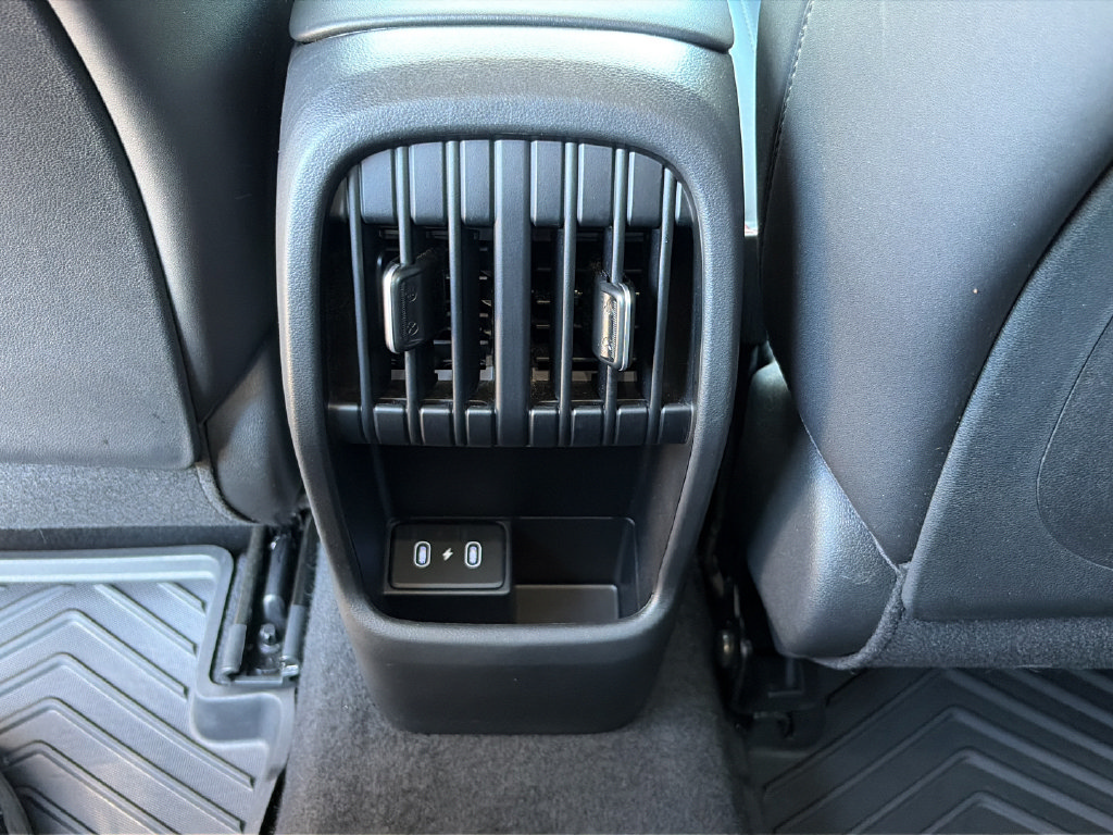 Used 2024 Hyundai Kona Limited FWD image 11