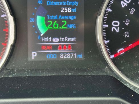 Used 2021 Toyota RAV4 LE AWD/4WD image 25
