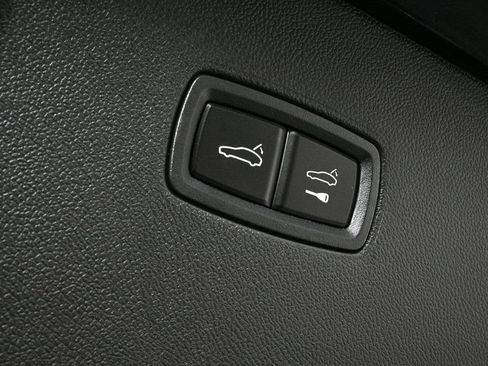 Certified 2026 Porsche Cayenne Coupe AWD/4WD image 32