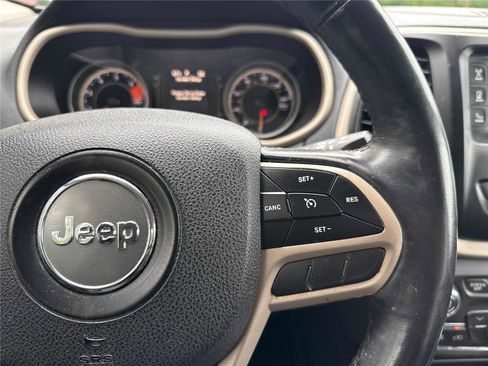Used 2017 Jeep Cherokee Sport w/ Cold Weather Group AWD/4WD image 19