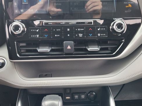 Used 2021 Toyota Highlander Platinum image 15