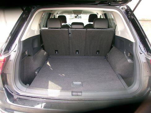 Used 2021 Volkswagen Tiguan SE AWD/4WD image 12