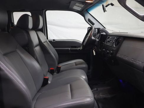 Used 2015 Ford F250 XL w/ Power Equipment Group AWD/4WD image 9