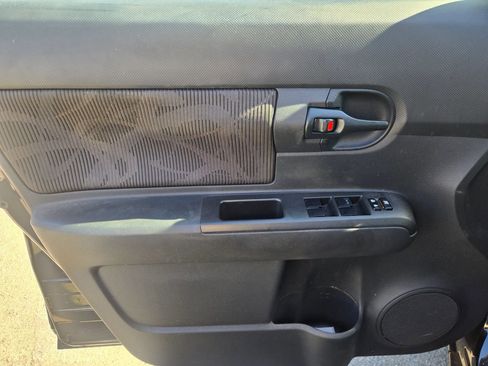 Used 2013 Scion xB image 9