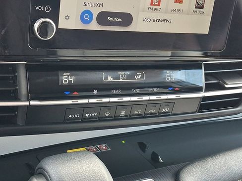 Used 2025 Toyota Sienna LE image 16